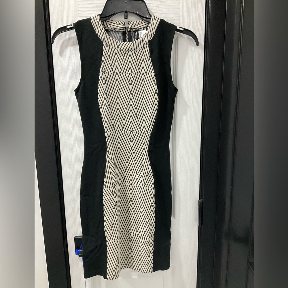 Women’s Black And Beige Sleeveless H&M Bodycon Dress Size 4